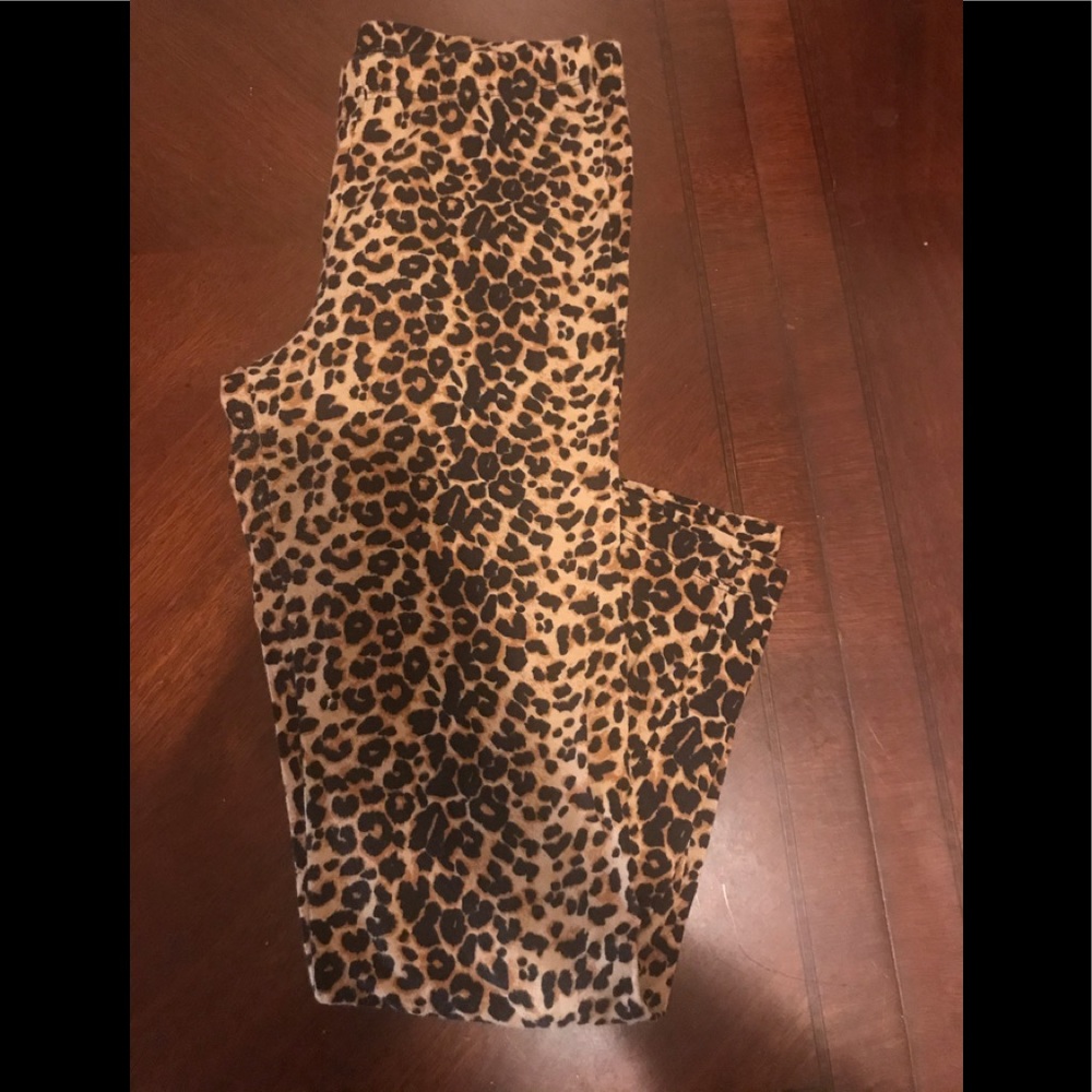 Bar III leopard leggings